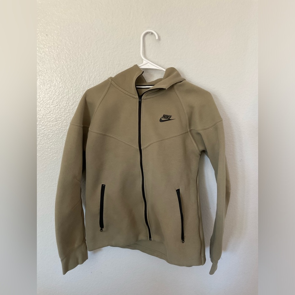Nike Sportswear Tech Fleece Windrunner Women's Full-Zip Hoodie - Picture 3 of 5